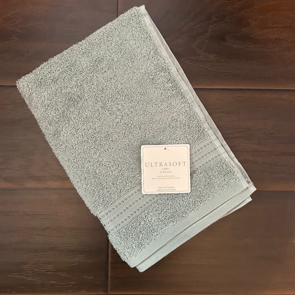 Ultrasoft by Kassatex NWT Grey Hand Towel